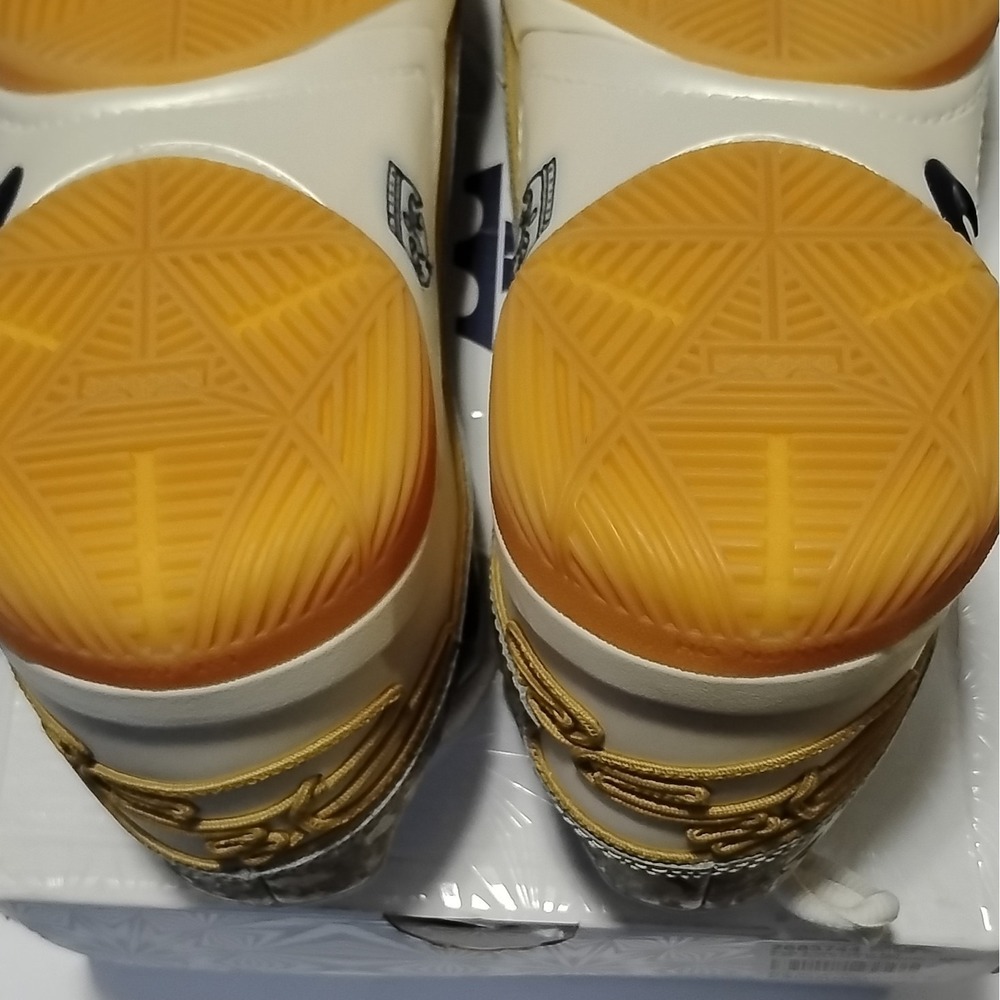 Nike LeBron XXII KC (GS) Sneaker "King of the Court" 6.5Y FZ7308-100 - Picture 3 of 6